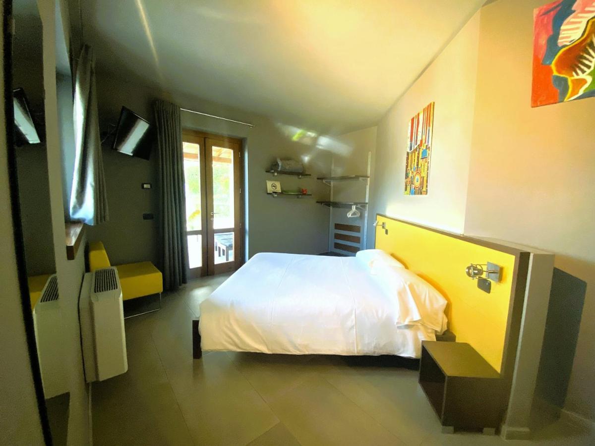 Vela Di Soleville Camere Con E Senza Vista Lago Con Ristorante & Pizzeria ซาเลมาราซิโน ภายนอก รูปภาพ