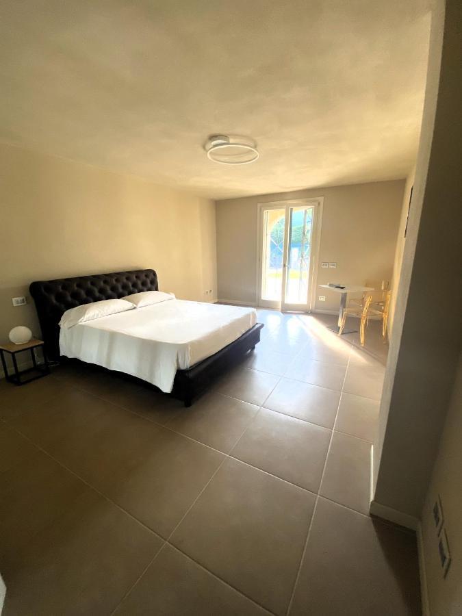 Vela Di Soleville Camere Con E Senza Vista Lago Con Ristorante & Pizzeria ซาเลมาราซิโน ภายนอก รูปภาพ